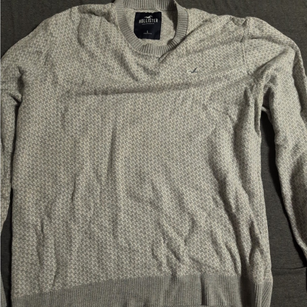 Hollister Men's Light Gray Crewneck Sweater
